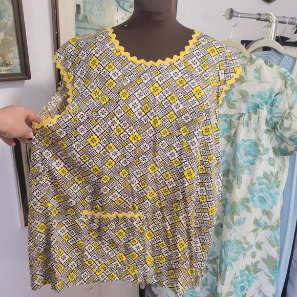 Vintage Work Smock without tie back -Apron like tunic top - Picture 2 of 4